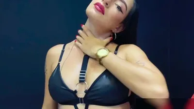 Captivating Latin American Domme: Chat with Z*e*o*l*v